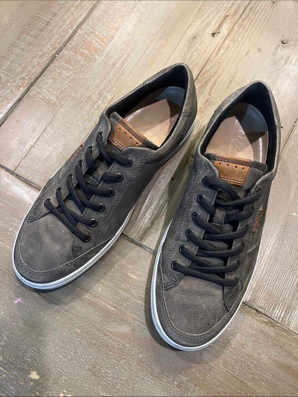 Men's Ecco Casual Leather Sneakers in Dark Gray with Tan Accent